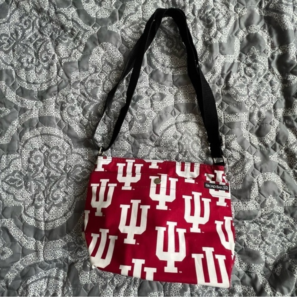 BroadBay IU Tote 8x11x5. Canvas NWOT Crossbody-Purse Strap. Red And White CRISP